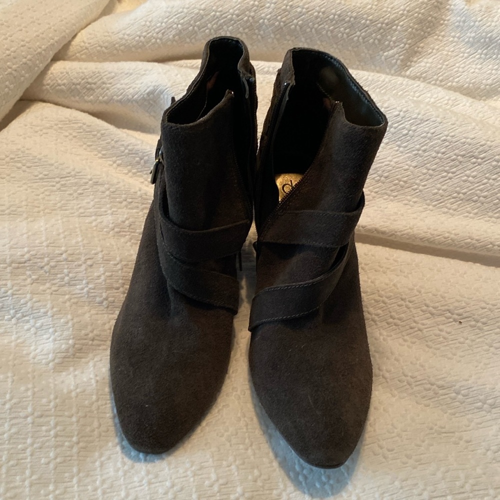 Sz 9.5 Dolce Vita olive green booties with good hardware. Brand new. Never worn.